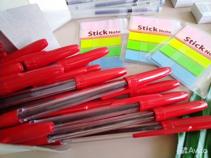 Канцелярия для школы пакетом Ручки Скобы Степлер