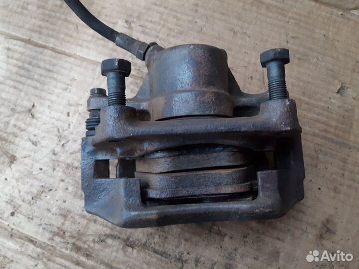 Суппорт передний правый Мерседес 124