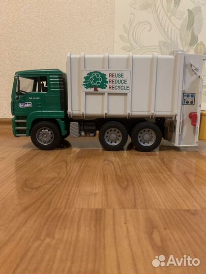 Продам мусоровоз Брудер