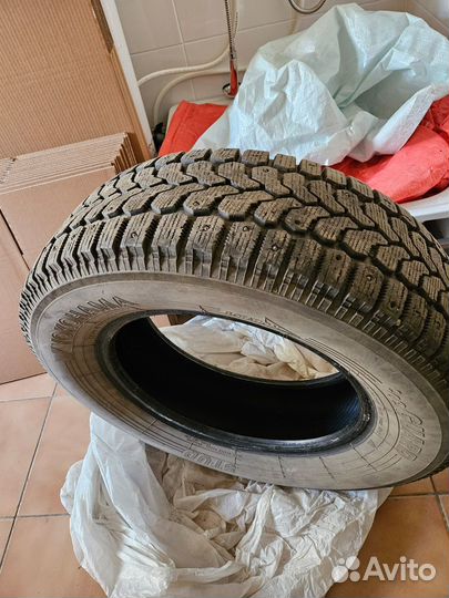 Yokohama IceGuard Stud IG65 215/70 R16