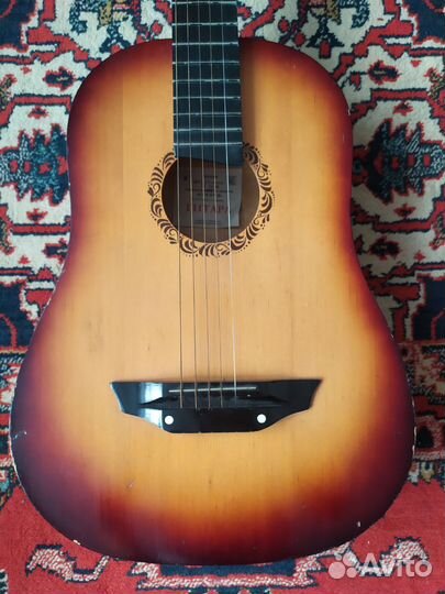 Акустическая гитара