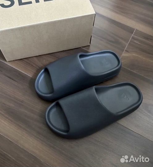 Тапки adidas yeezy slide