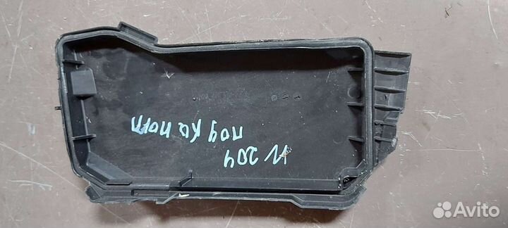 Крышка блока предохранителей Mercedes w204