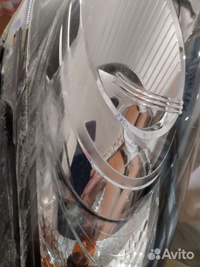 Фара оригинал для Hyundai i35 б/у с царапиной