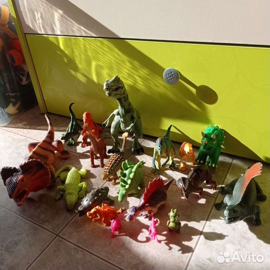 Набор динозавров и животных