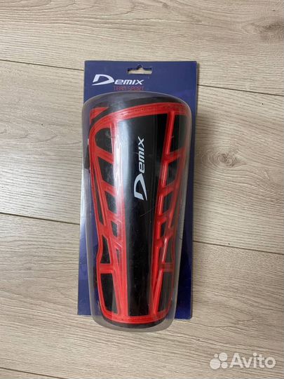 Футбольные щитки