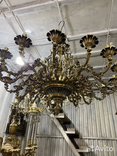 Большая люстра