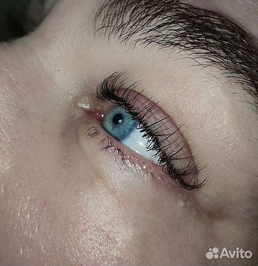 Модель на наращивание ресниц