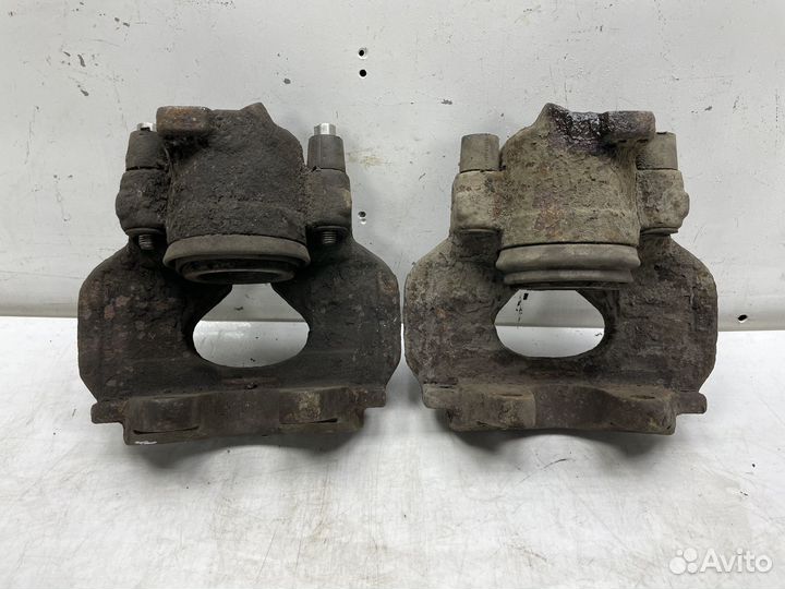 Суппорт передний левый/правый Volkswagen Sharan 20