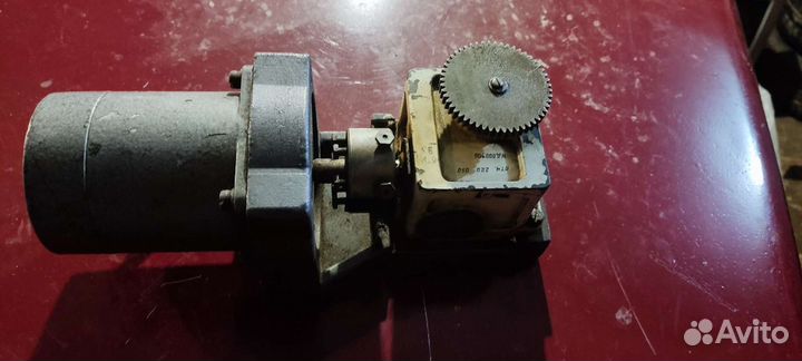 Электродвигатель с редуктором 220