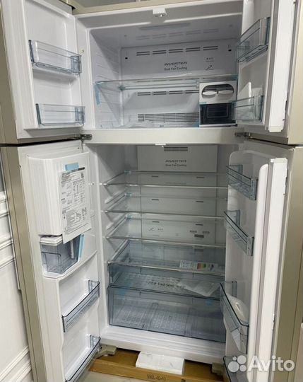 Холoдильник двуxкaмеpный Нitасhi