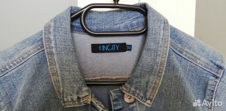 Укороченная джинсовая куртка