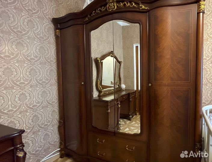 Спальный гарнитур