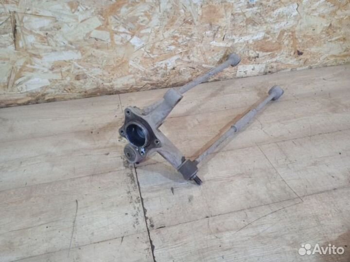 Кулак поворотный задний правый Toyota Carina AT192
