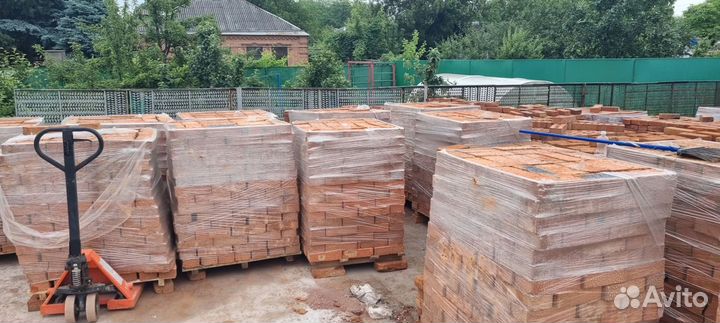 Кирпич цокольный красный М125