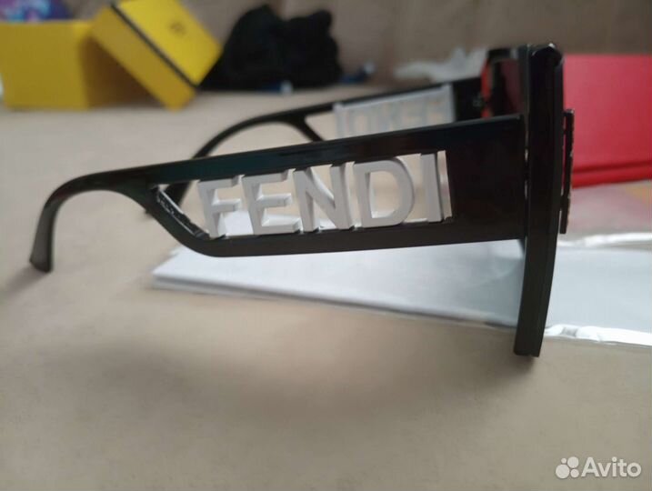 Солнцезащитные очки женские италия