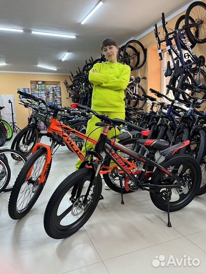 Велосипед на спицах и литых дисках