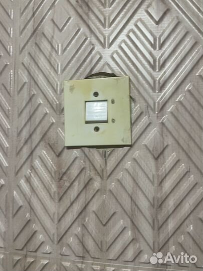 Поменять светильники и выключатели