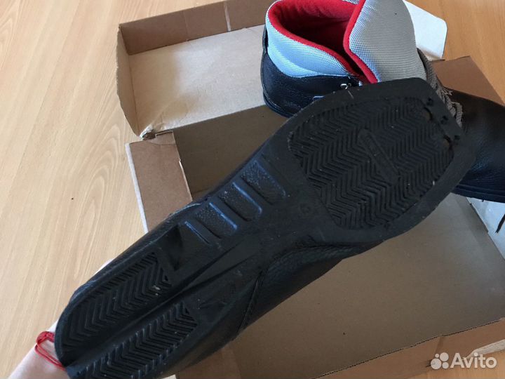 Лыжные ботинки