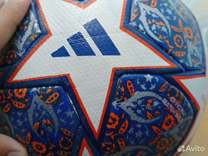 Футбольный мяч adidas лига чемпионов 2023