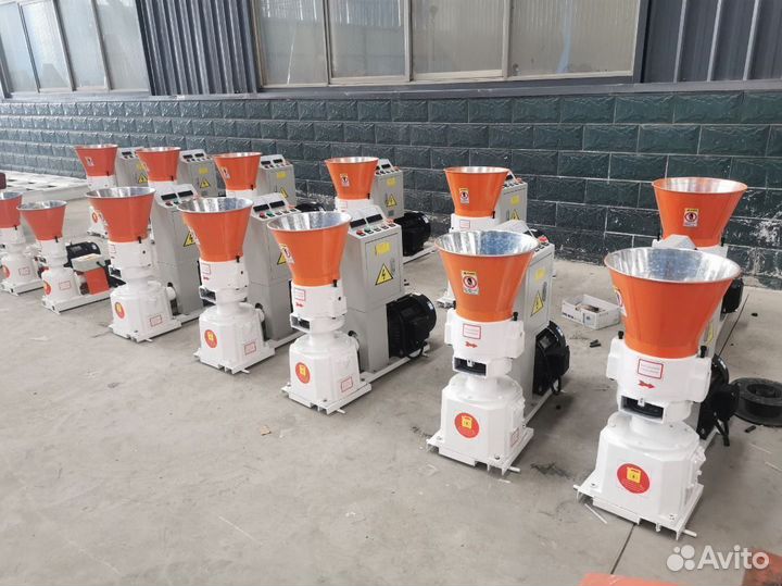 Промышленный мини-пресс-гранулятор в наличии