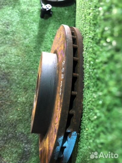 Диск тормозной передний Mazda Premacy CP8W