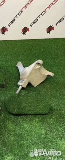 Кронштейн МКПП левый Ford Mondeo 3