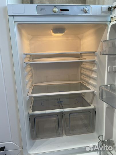 Холодильник Whirlpool