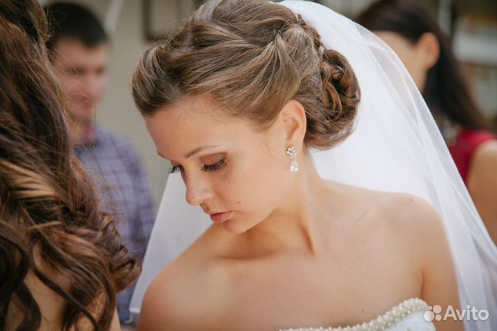 Опытный парикмахер и визажист.Макияж