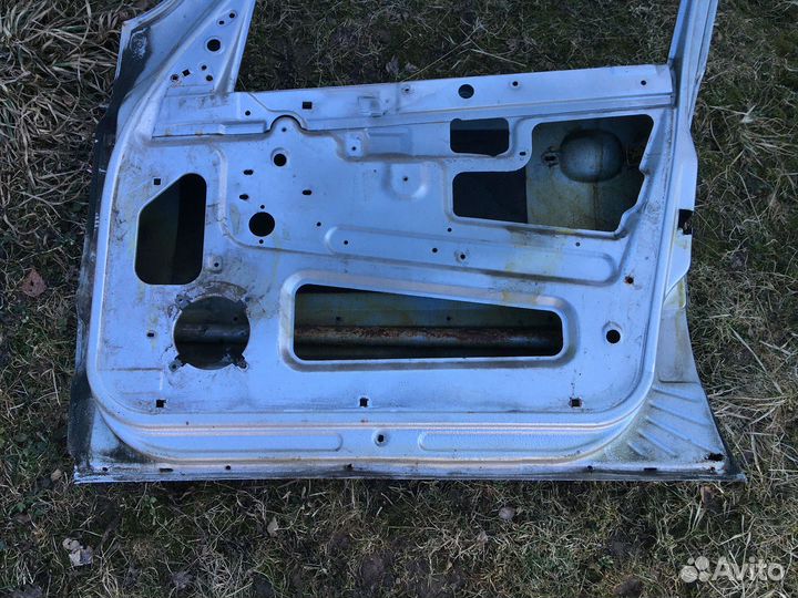 Дверь передняя правая на Chevrolet Niva 2002-2009