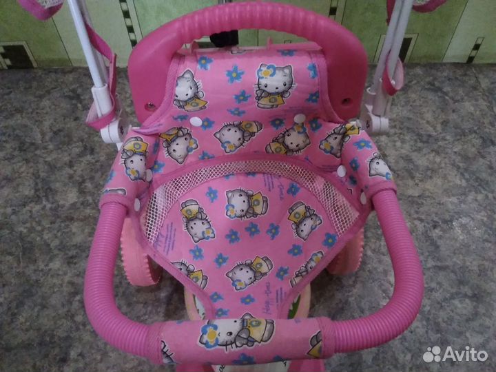 Детский трехколесный велосипед с ручкой