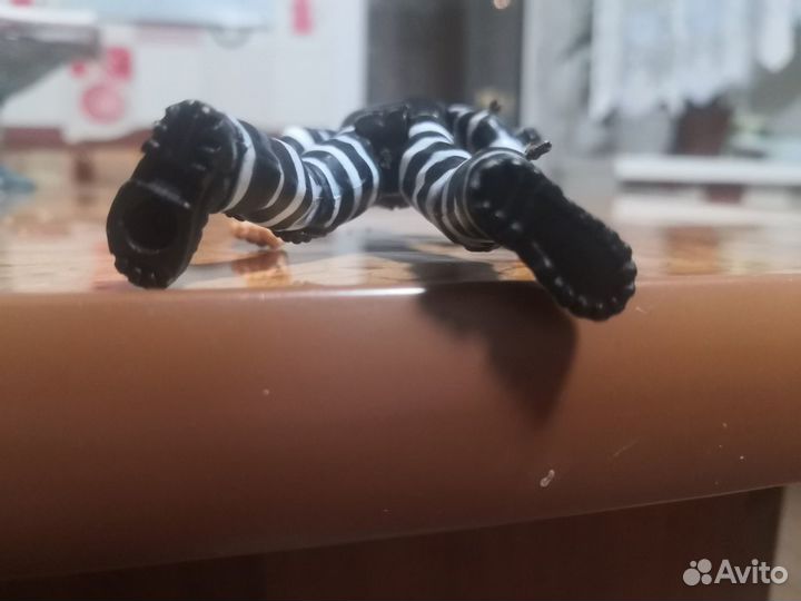 Фигурка заключённый полицейский