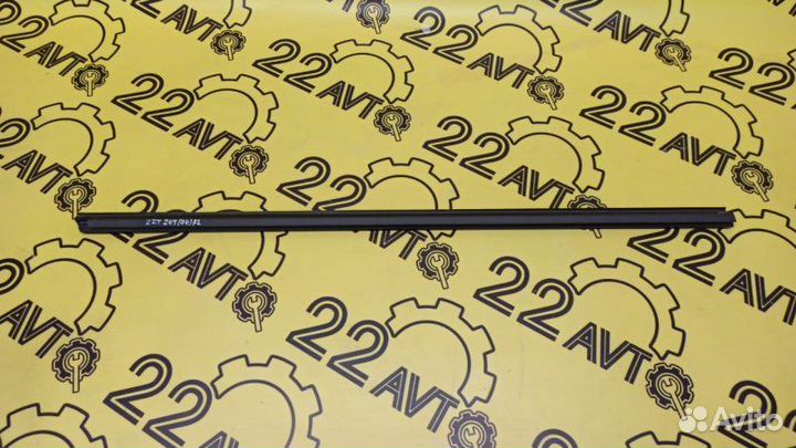 Молдинг стекла (на дверь) передний левый Toyota