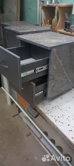 Тумбочко прикроватная