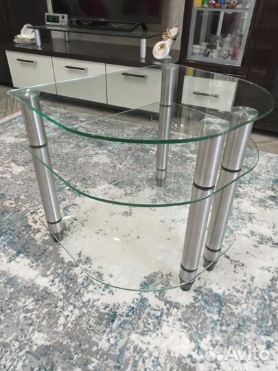Стеклянная тумба под телевизор