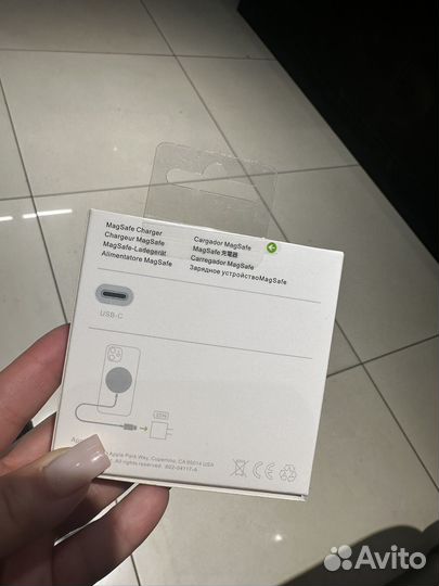 Беспроводное зарядное устройство MagSafe Charger