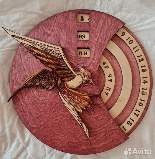 Вечный календарь из дерева