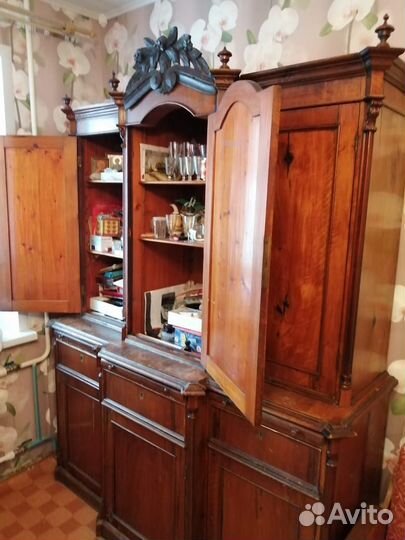 Антикварный шкаф буфет