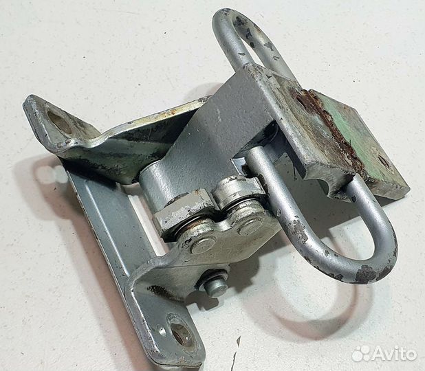 Петля двери задней правой нижняя Audi 100 C4