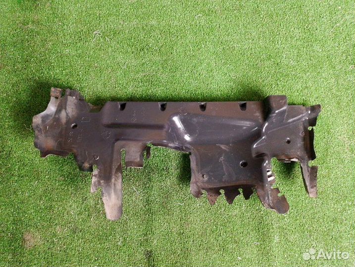 Дефлектор радиатора правый Citroen C4 B7 2012