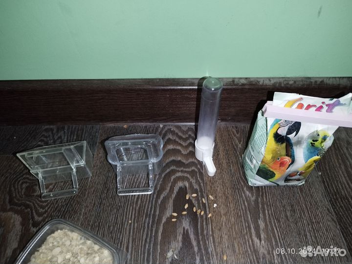 Клетка для попугая (всё что на фото в комплекте)