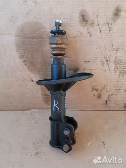 Амортизатор передний правый и левый Mazda 626 GE