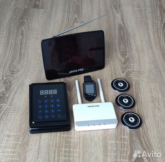 Система вызова: кнопка вызова официанта с часами