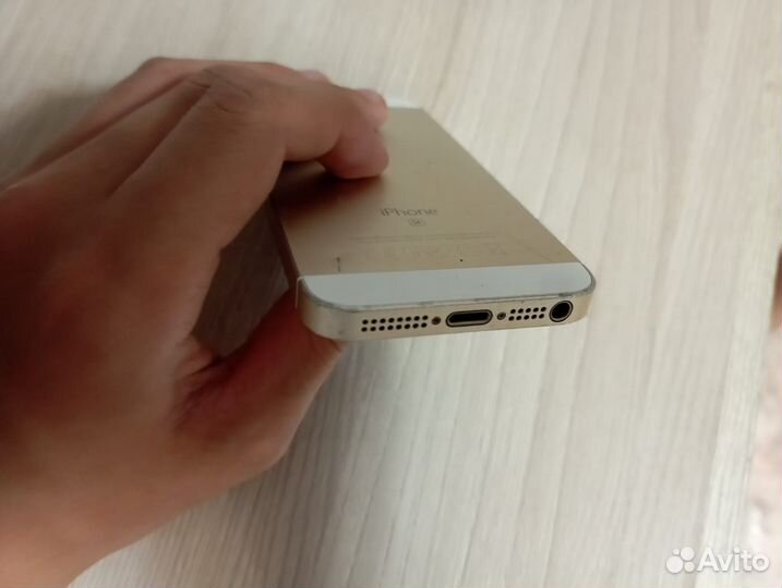 Телефон iPhone se 2016