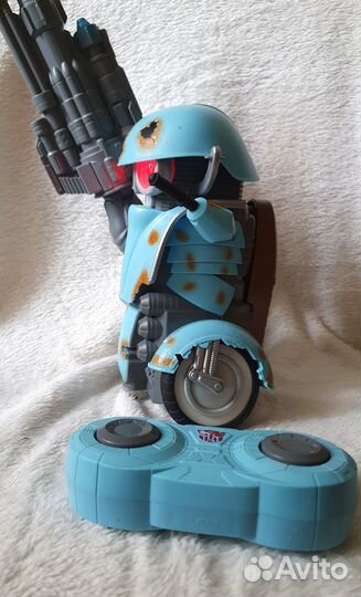 Игрушка, робот трансформер, с пультом управлени