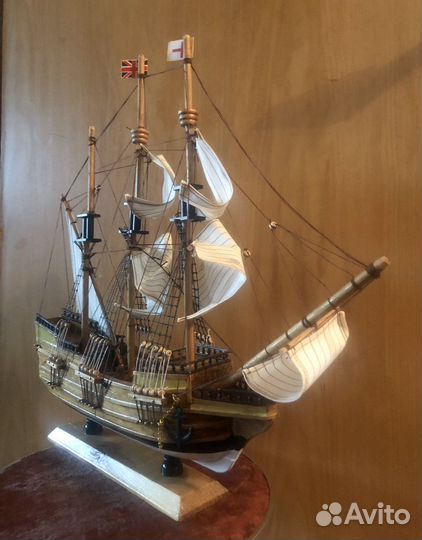 Модель парусного корабля