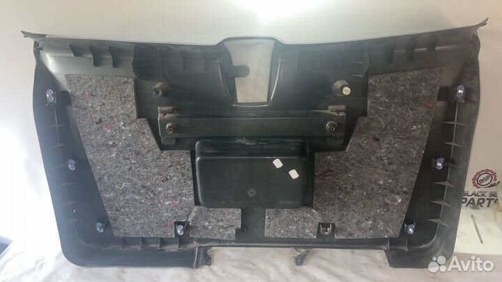 Обшивка крышки багажника opel zafira B 2006