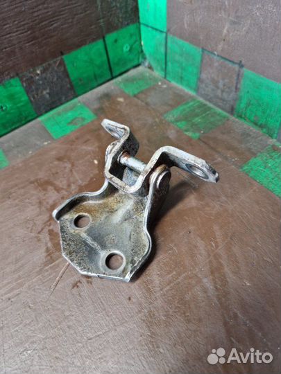 Петля двери передняя Subaru Legacy BF7 EJ22E 1993