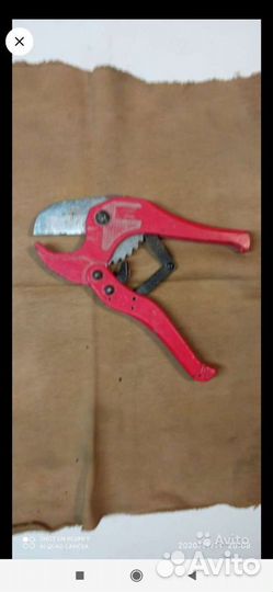 Нож для изделий из пластика