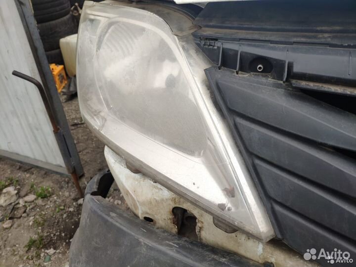 Фара передняя правая Renault Logan